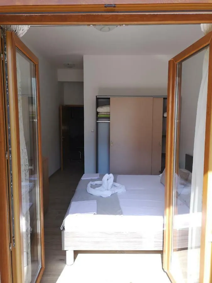 Apartmani Dada Starigrad Paklenica 0*,  Croatia