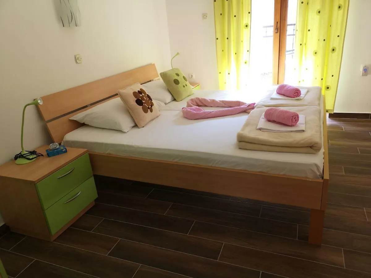 Apartmani Dada Starigrad Paklenica 0*,