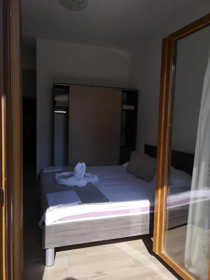 Apartmani Dada Starigrad Paklenica 0*,  Croatia
